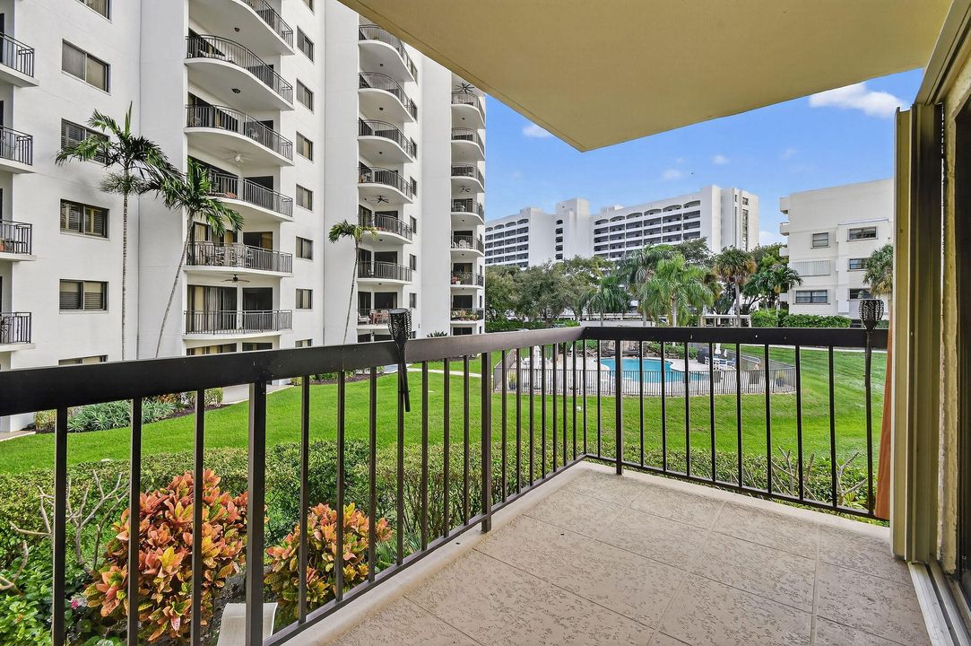 For Rent: $6,000 (2 beds, 2 baths, 2011 Square Feet)