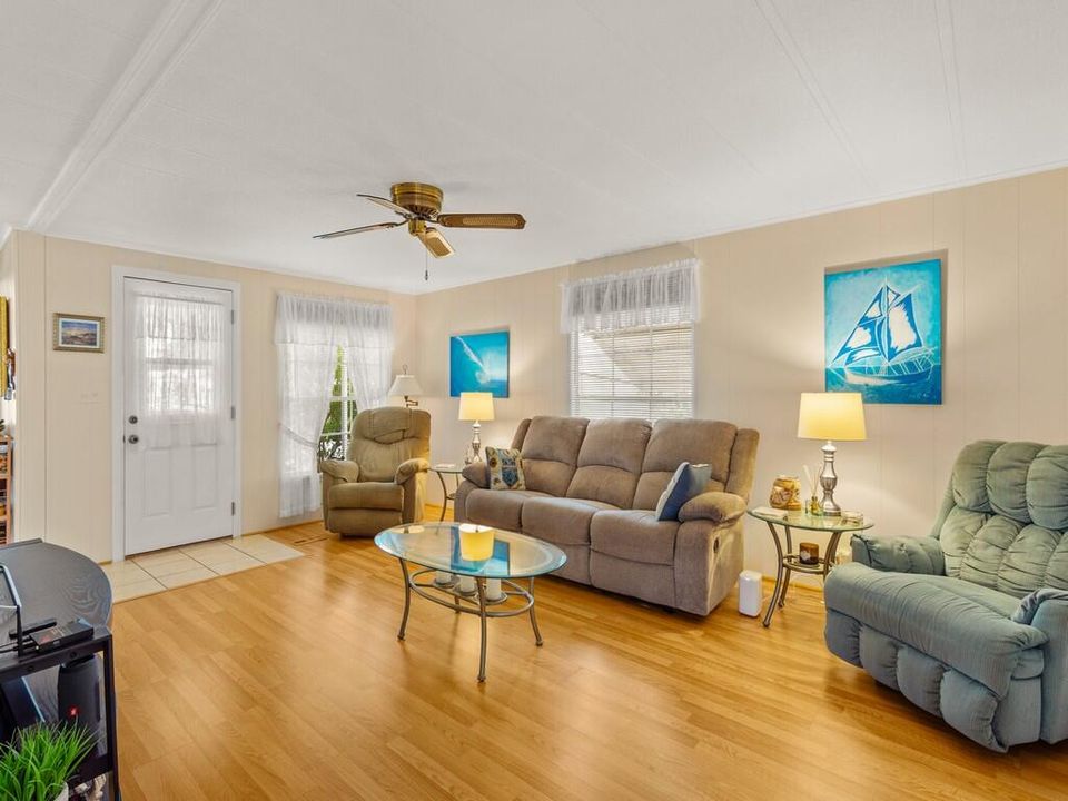 En Venta: $84,000 (2 camas, 2 baños, 1350 Pies cuadrados)