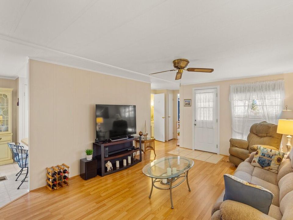 En Venta: $84,000 (2 camas, 2 baños, 1350 Pies cuadrados)