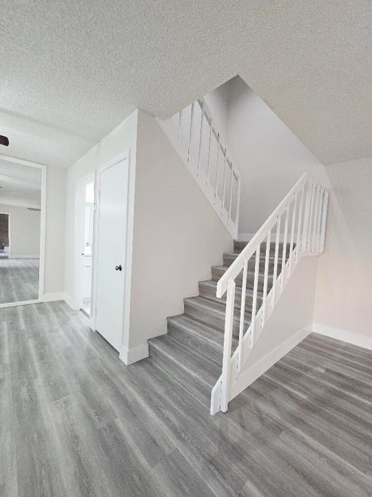 На продажу: $329,900 (3 спален, 3 ванн, 1488 Квадратных фут)