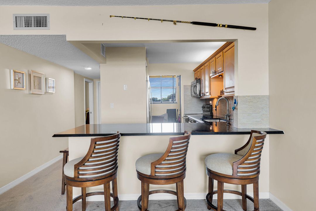 На продажу: $649,000 (2 спален, 2 ванн, 853 Квадратных фут)