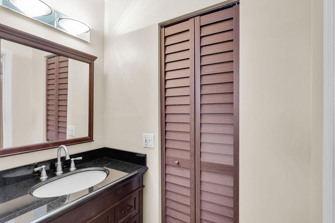 На продажу: $649,000 (2 спален, 2 ванн, 853 Квадратных фут)