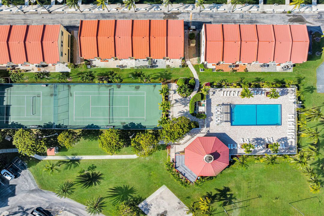 На продажу: $649,000 (2 спален, 2 ванн, 853 Квадратных фут)