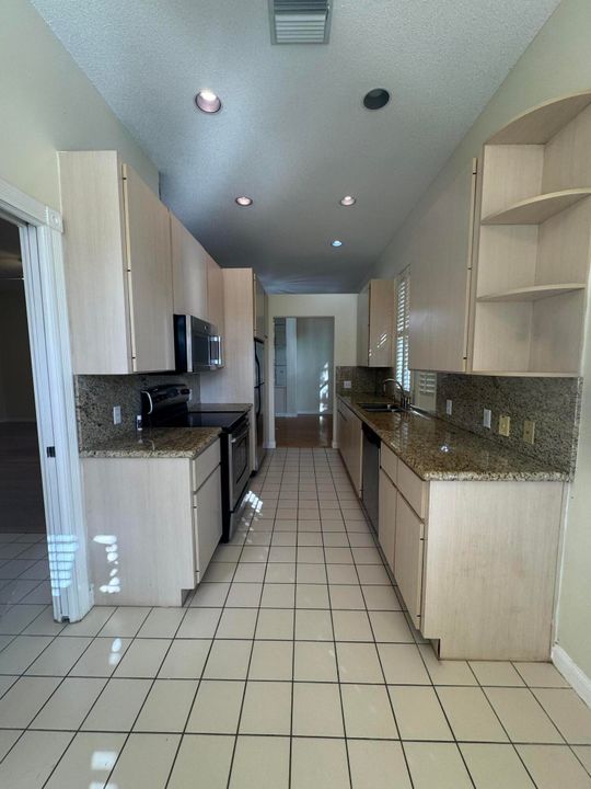 В аренду: $3,500 (3 спален, 2 ванн, 1968 Квадратных фут)