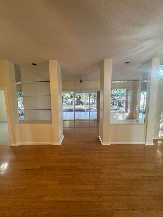 В аренду: $3,500 (3 спален, 2 ванн, 1968 Квадратных фут)