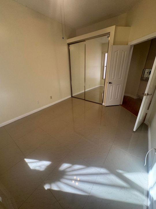 В аренду: $3,500 (3 спален, 2 ванн, 1968 Квадратных фут)