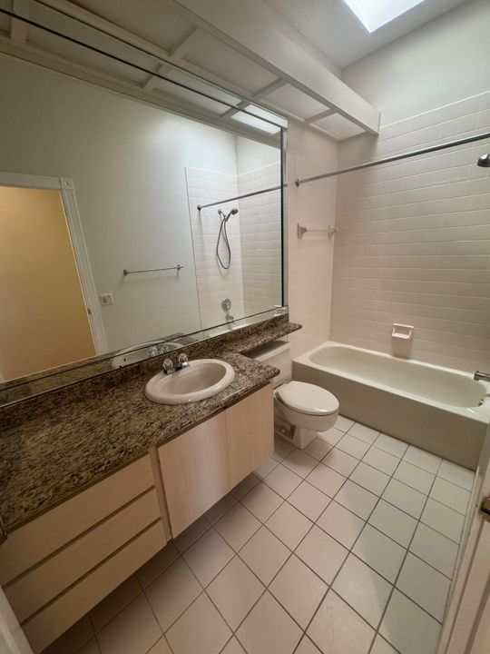 В аренду: $3,500 (3 спален, 2 ванн, 1968 Квадратных фут)