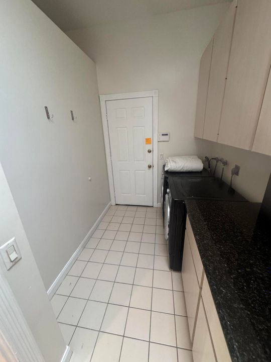 В аренду: $3,500 (3 спален, 2 ванн, 1968 Квадратных фут)