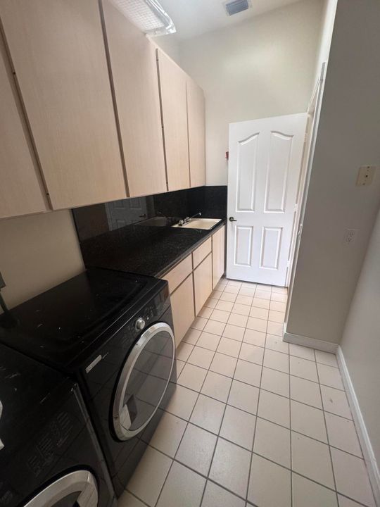 В аренду: $3,500 (3 спален, 2 ванн, 1968 Квадратных фут)