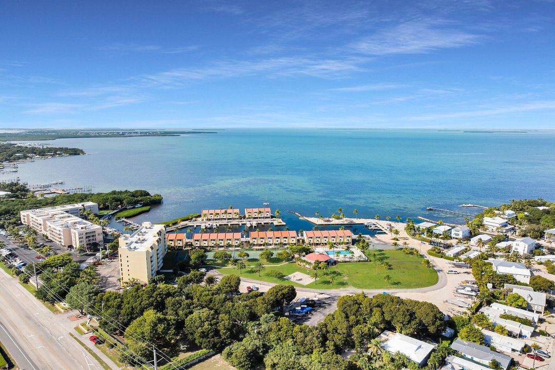 На продажу: $649,000 (2 спален, 2 ванн, 853 Квадратных фут)