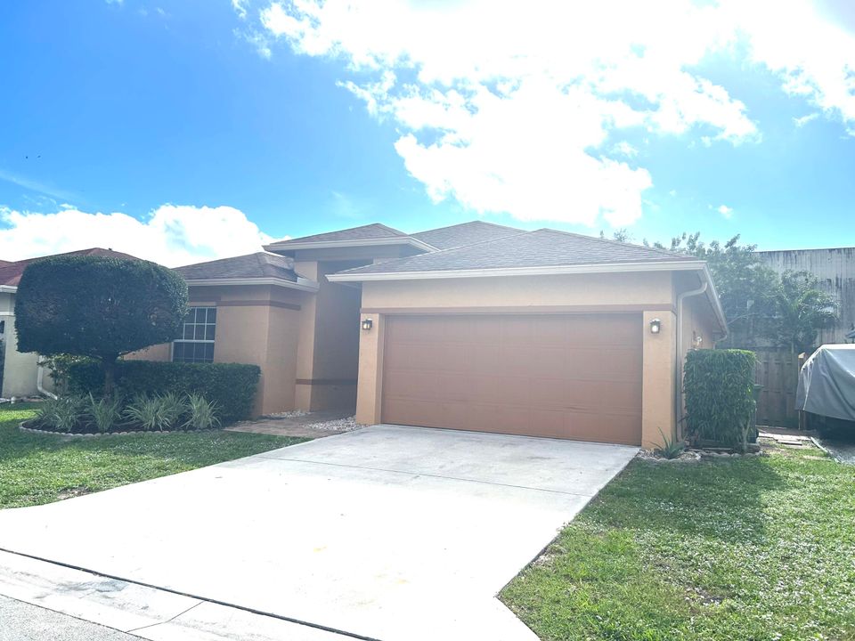 For Rent: $3,000 (3 beds, 2 baths, 1423 Square Feet)