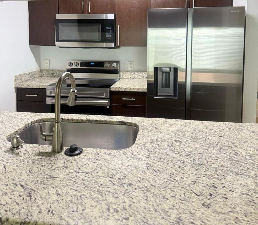 В аренду: $2,800 (3 спален, 2 ванн, 1325 Квадратных фут)