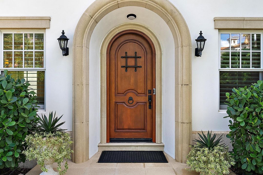 待售: $8,495,000 (3 贝兹, 2 浴室, 2080 平方英尺)