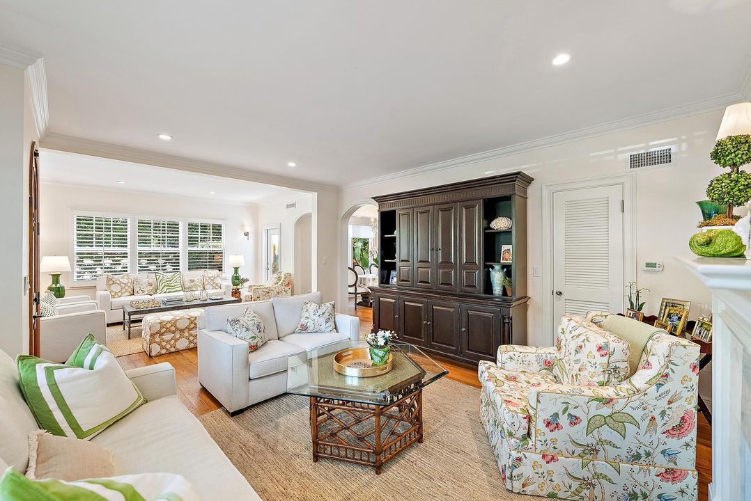 待售: $8,495,000 (3 贝兹, 2 浴室, 2080 平方英尺)