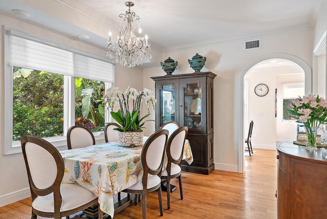 待售: $8,495,000 (3 贝兹, 2 浴室, 2080 平方英尺)