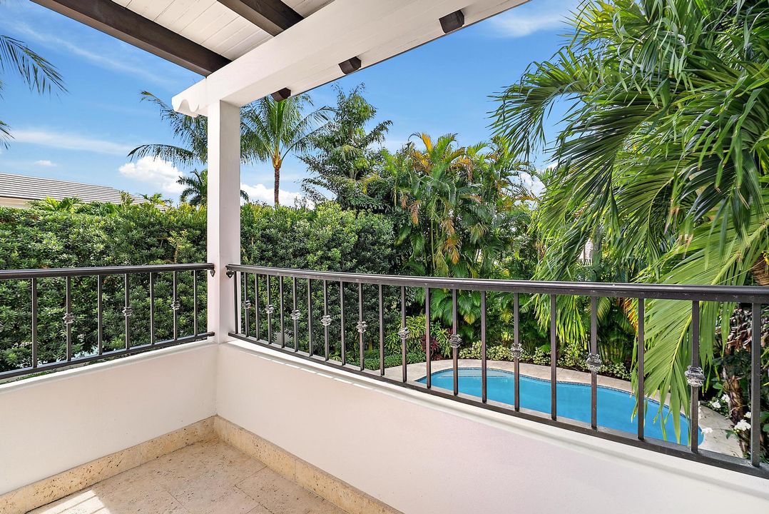 待售: $8,495,000 (3 贝兹, 2 浴室, 2080 平方英尺)