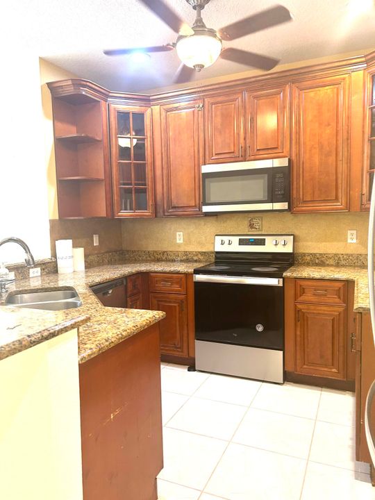 For Rent: $3,000 (3 beds, 2 baths, 1423 Square Feet)