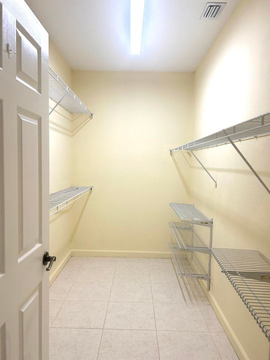 For Rent: $3,000 (3 beds, 2 baths, 1423 Square Feet)