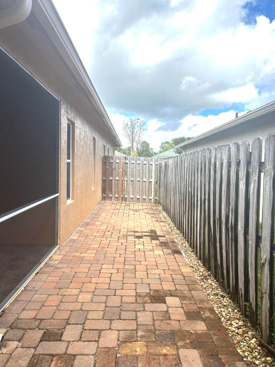 For Rent: $3,000 (3 beds, 2 baths, 1423 Square Feet)