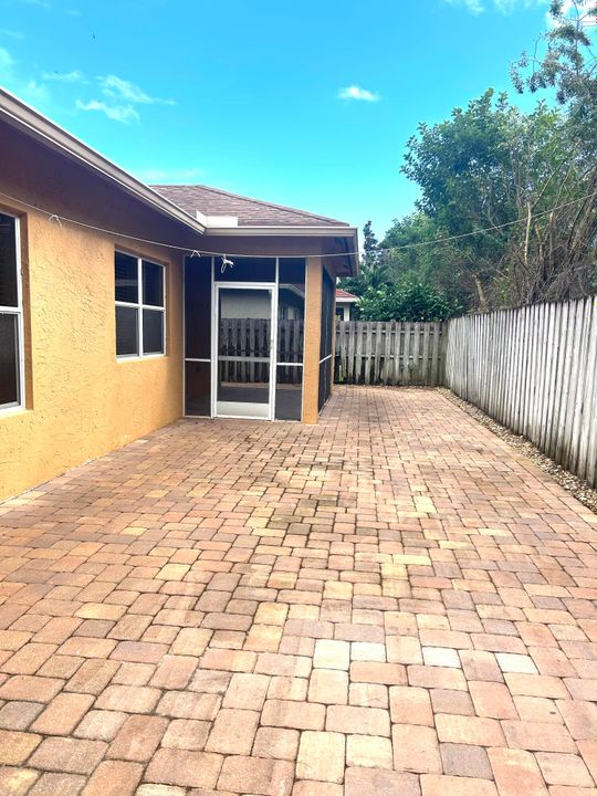 For Rent: $3,000 (3 beds, 2 baths, 1423 Square Feet)