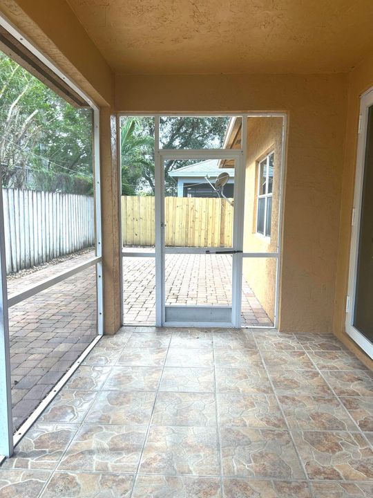 For Rent: $3,000 (3 beds, 2 baths, 1423 Square Feet)