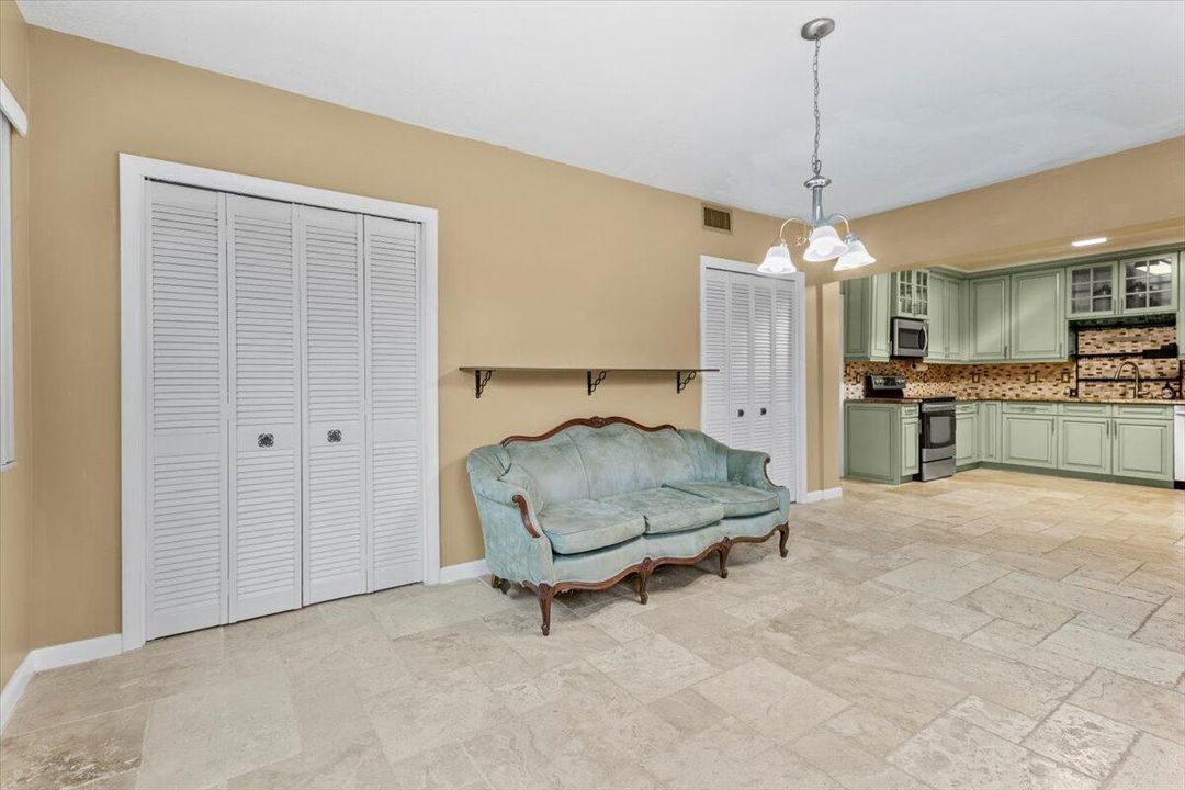 待售: $335,000 (3 贝兹, 2 浴室, 1686 平方英尺)