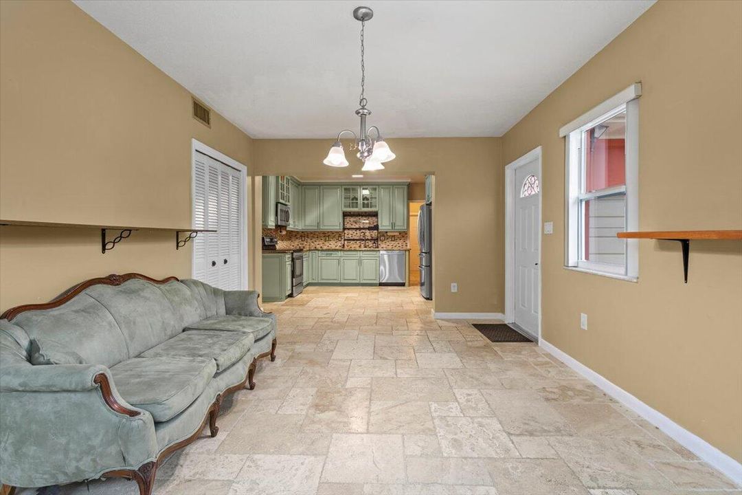 待售: $335,000 (3 贝兹, 2 浴室, 1686 平方英尺)