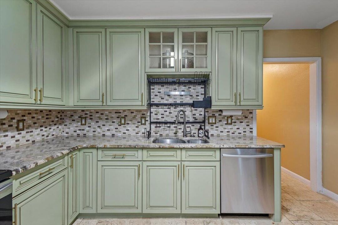 待售: $335,000 (3 贝兹, 2 浴室, 1686 平方英尺)