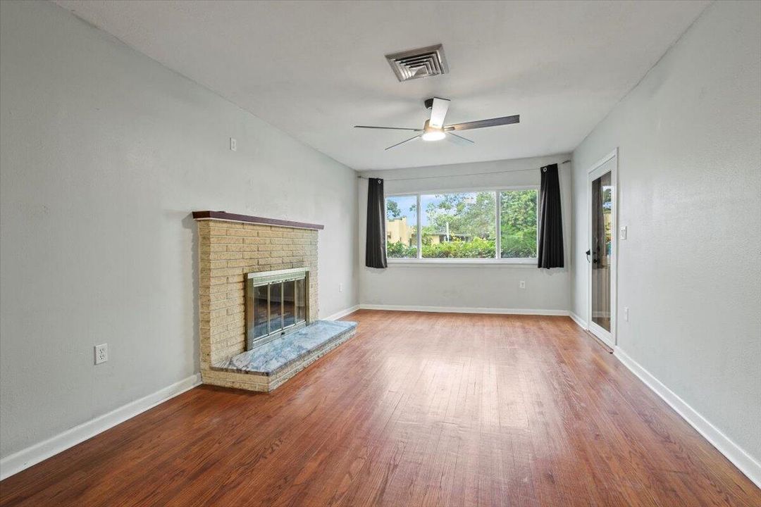 待售: $335,000 (3 贝兹, 2 浴室, 1686 平方英尺)