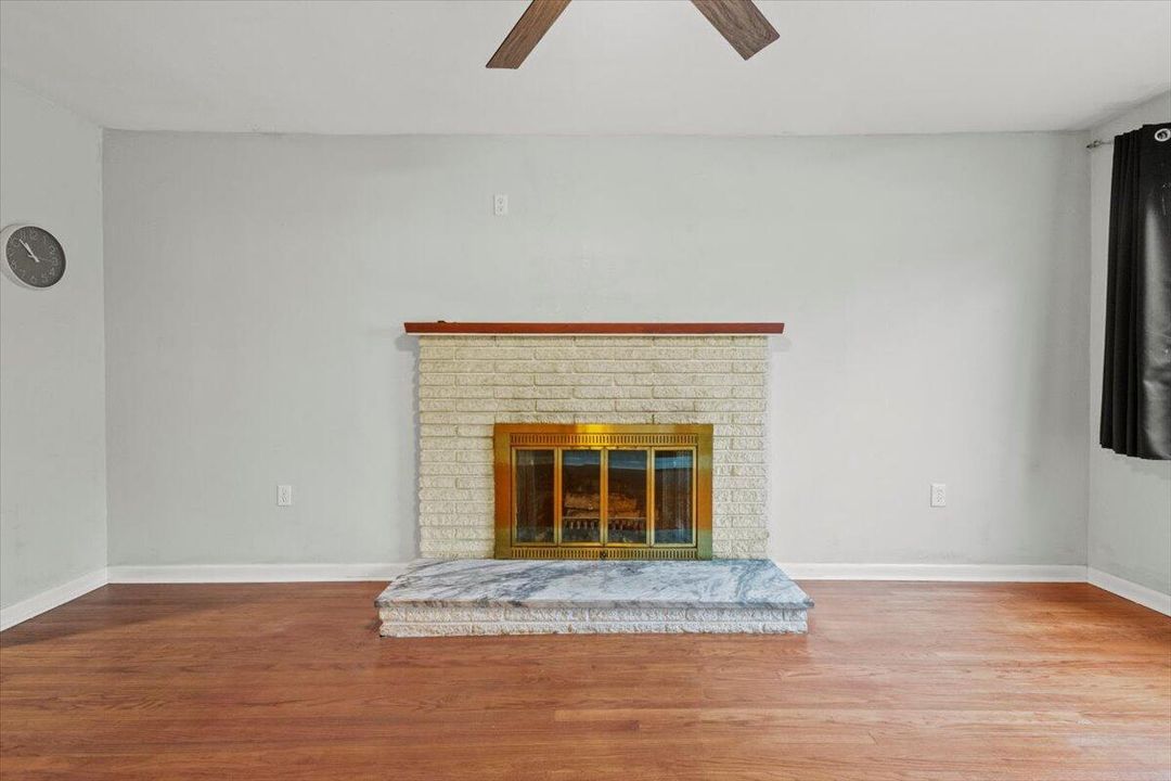 待售: $335,000 (3 贝兹, 2 浴室, 1686 平方英尺)