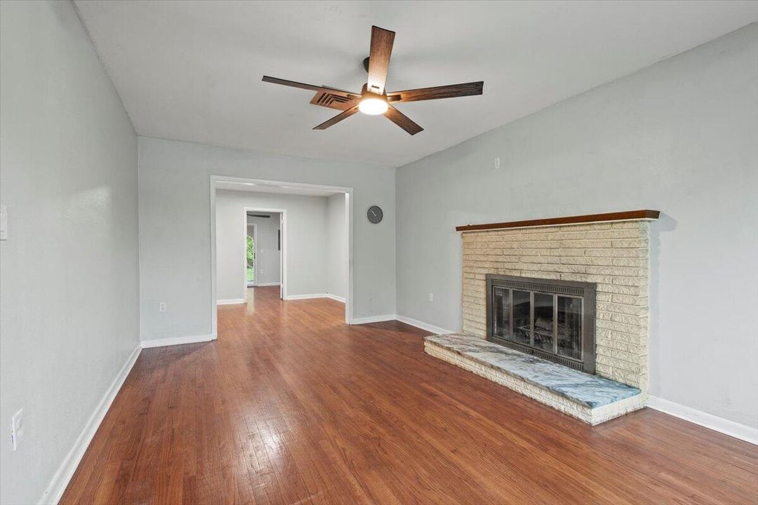 待售: $335,000 (3 贝兹, 2 浴室, 1686 平方英尺)