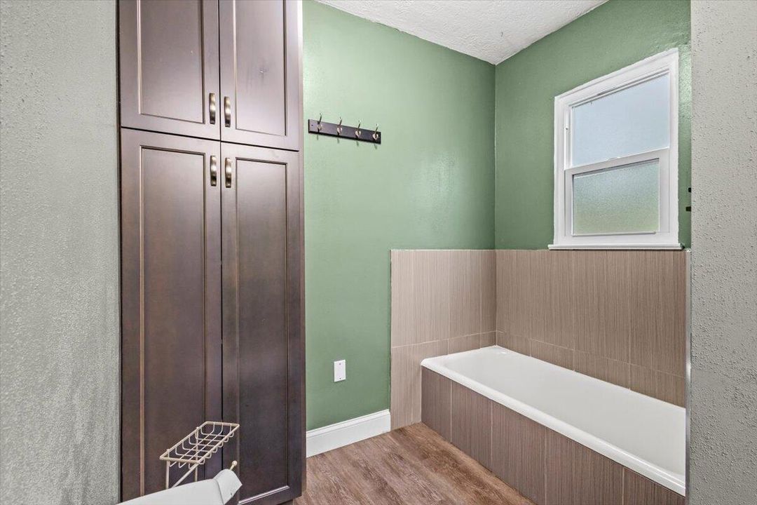 待售: $335,000 (3 贝兹, 2 浴室, 1686 平方英尺)