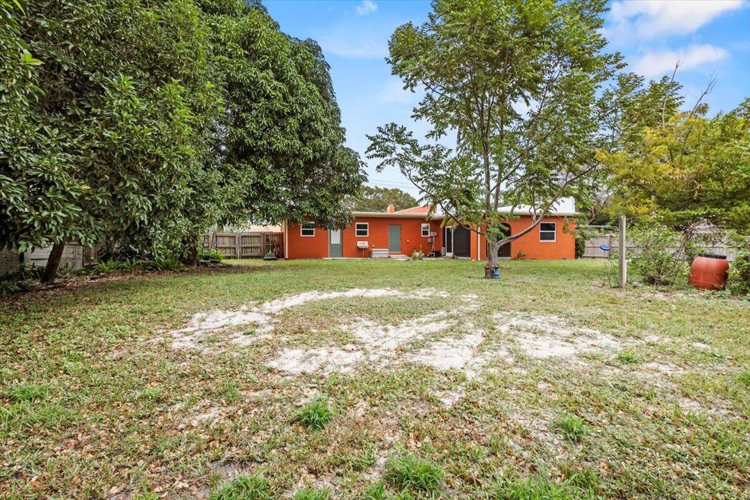 待售: $335,000 (3 贝兹, 2 浴室, 1686 平方英尺)