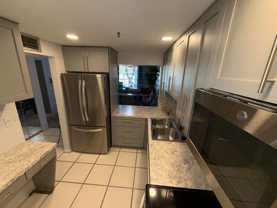 出租: $2,000 (2 贝兹, 2 浴室, 1080 平方英尺)