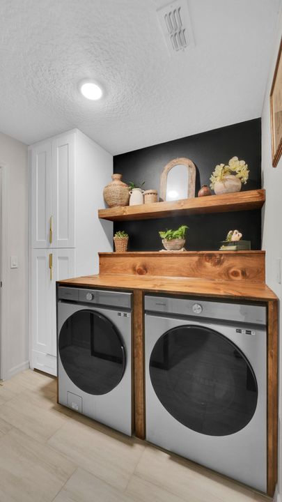 For Sale: $475,000 (3 beds, 2 baths, 1497 Square Feet)