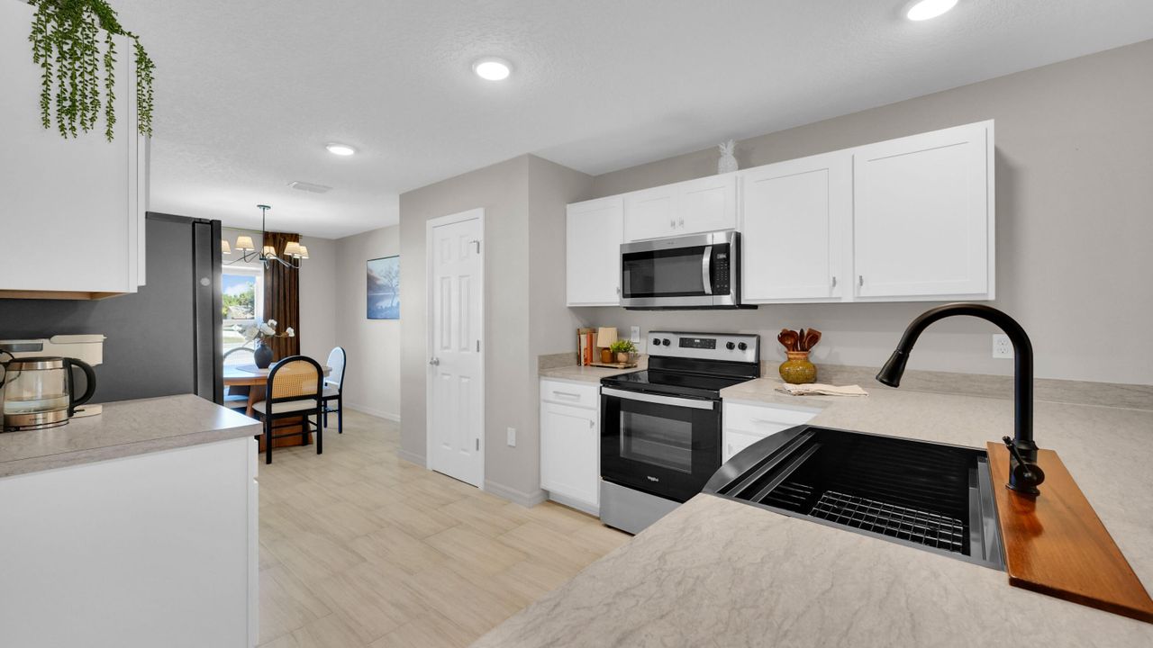 For Sale: $475,000 (3 beds, 2 baths, 1497 Square Feet)