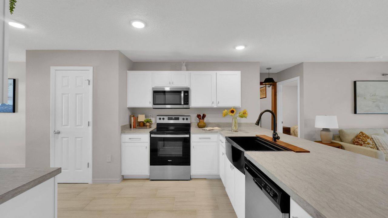 For Sale: $475,000 (3 beds, 2 baths, 1497 Square Feet)