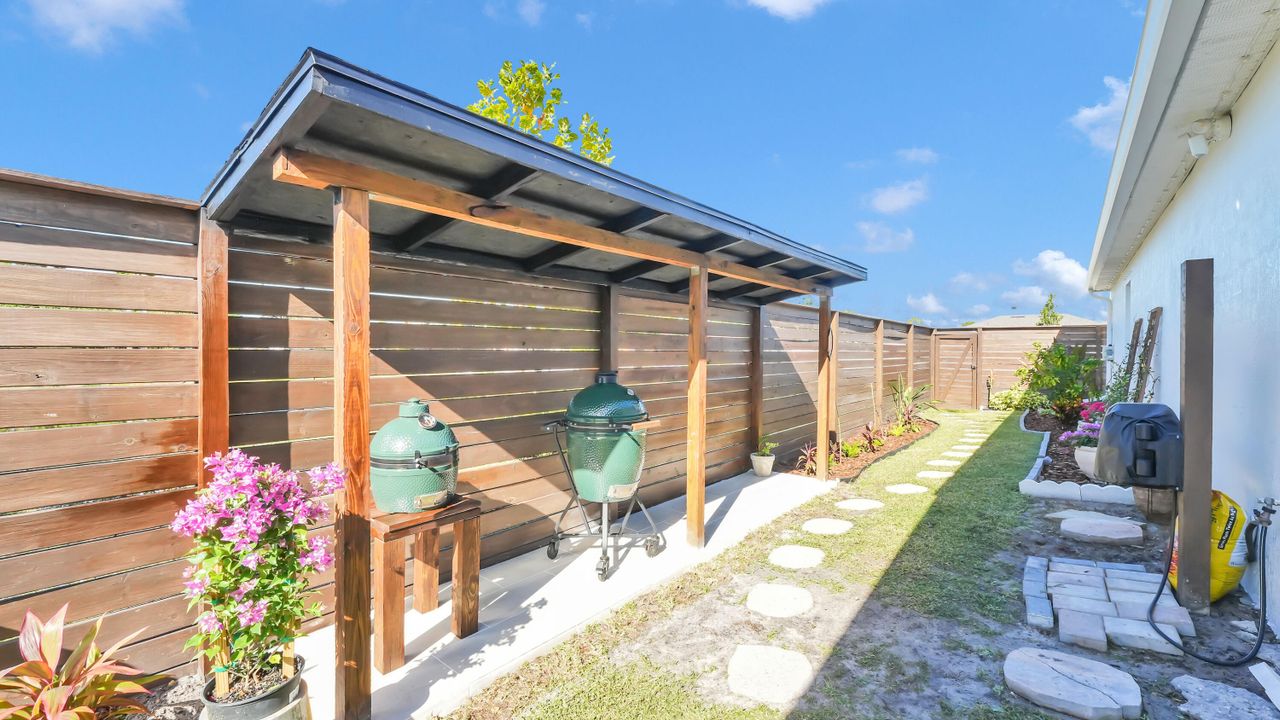 For Sale: $475,000 (3 beds, 2 baths, 1497 Square Feet)