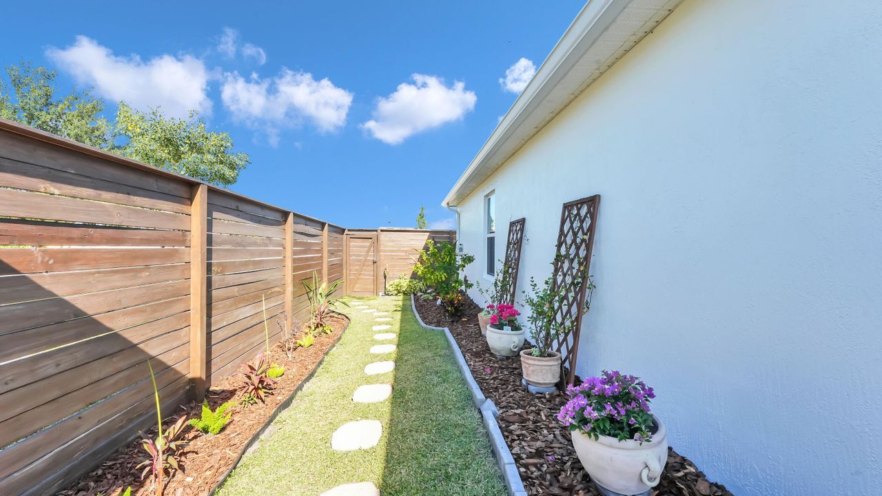 For Sale: $475,000 (3 beds, 2 baths, 1497 Square Feet)