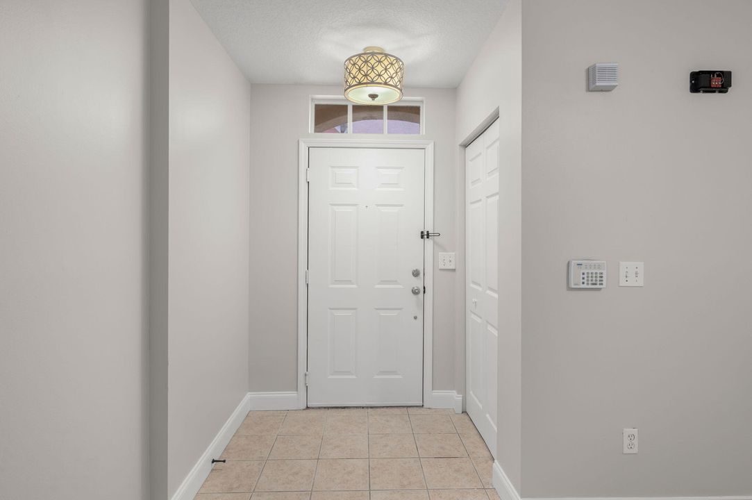 For Sale: $237,000 (2 beds, 2 baths, 1209 Square Feet)