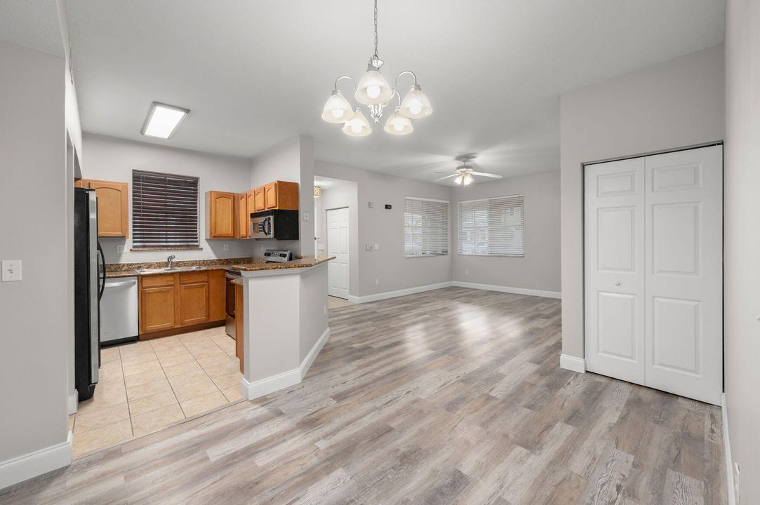 For Sale: $237,000 (2 beds, 2 baths, 1209 Square Feet)