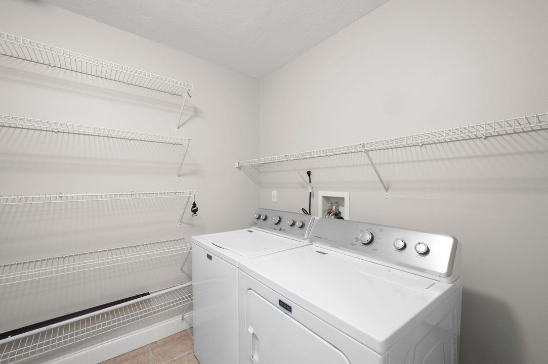 For Sale: $237,000 (2 beds, 2 baths, 1209 Square Feet)