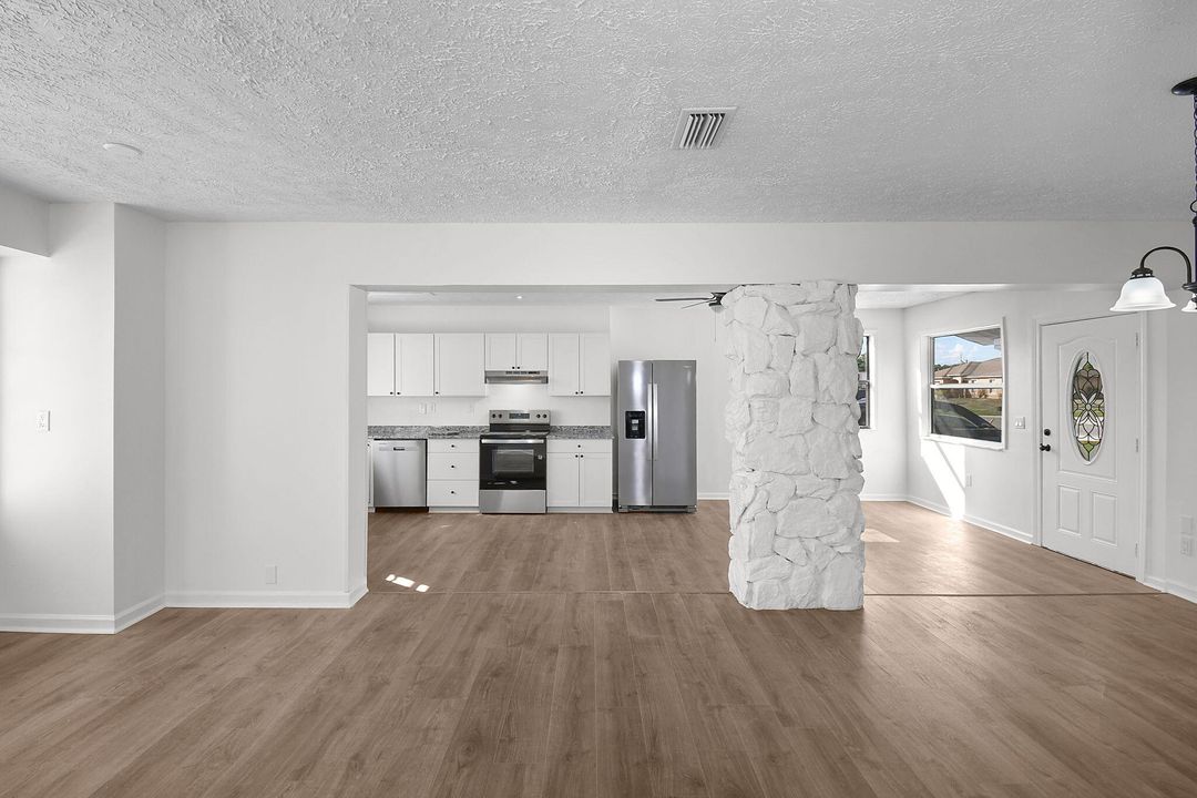 待售: $279,900 (2 贝兹, 2 浴室, 1430 平方英尺)