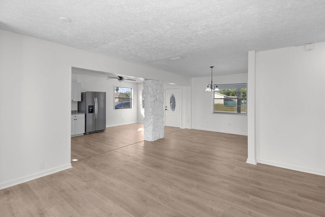 待售: $279,900 (2 贝兹, 2 浴室, 1430 平方英尺)