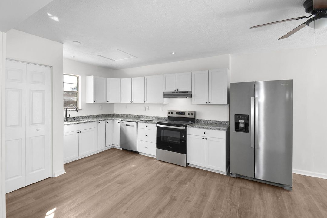 待售: $279,900 (2 贝兹, 2 浴室, 1430 平方英尺)