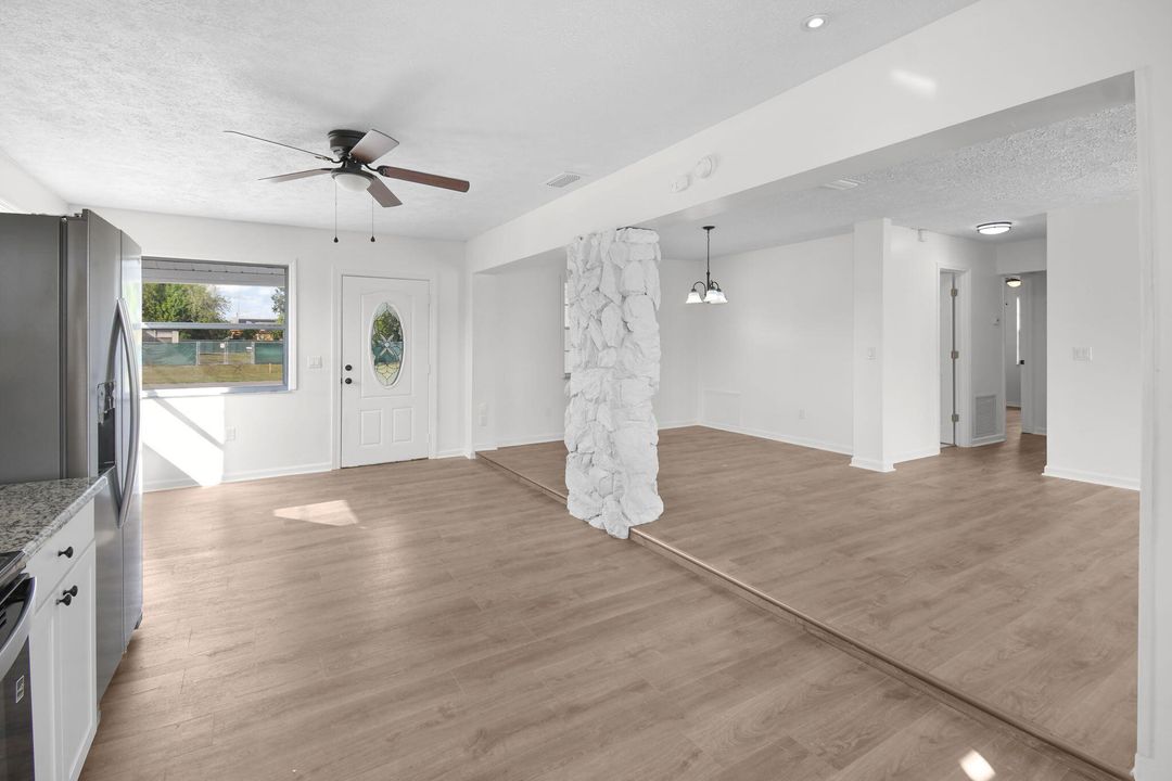 待售: $279,900 (2 贝兹, 2 浴室, 1430 平方英尺)