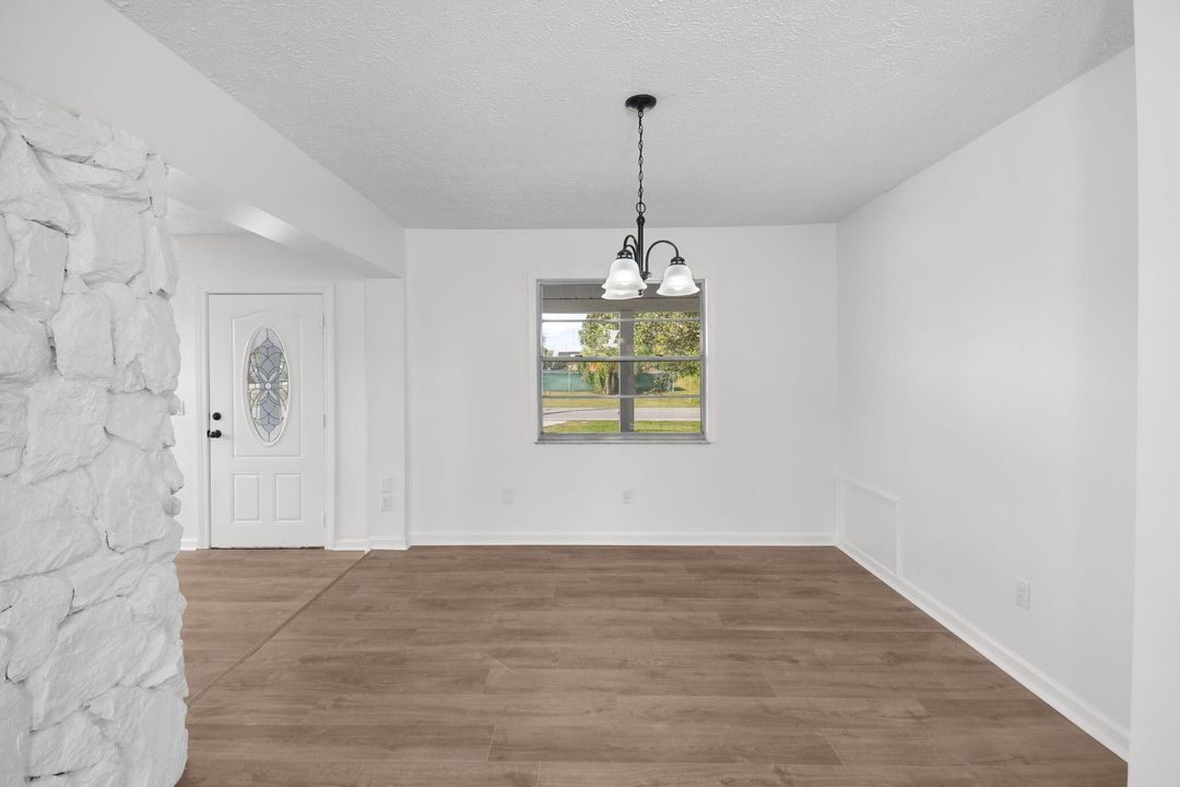 待售: $279,900 (2 贝兹, 2 浴室, 1430 平方英尺)