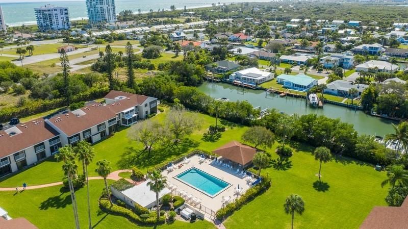 For Sale: $249,000 (2 beds, 2 baths, 1305 Square Feet)