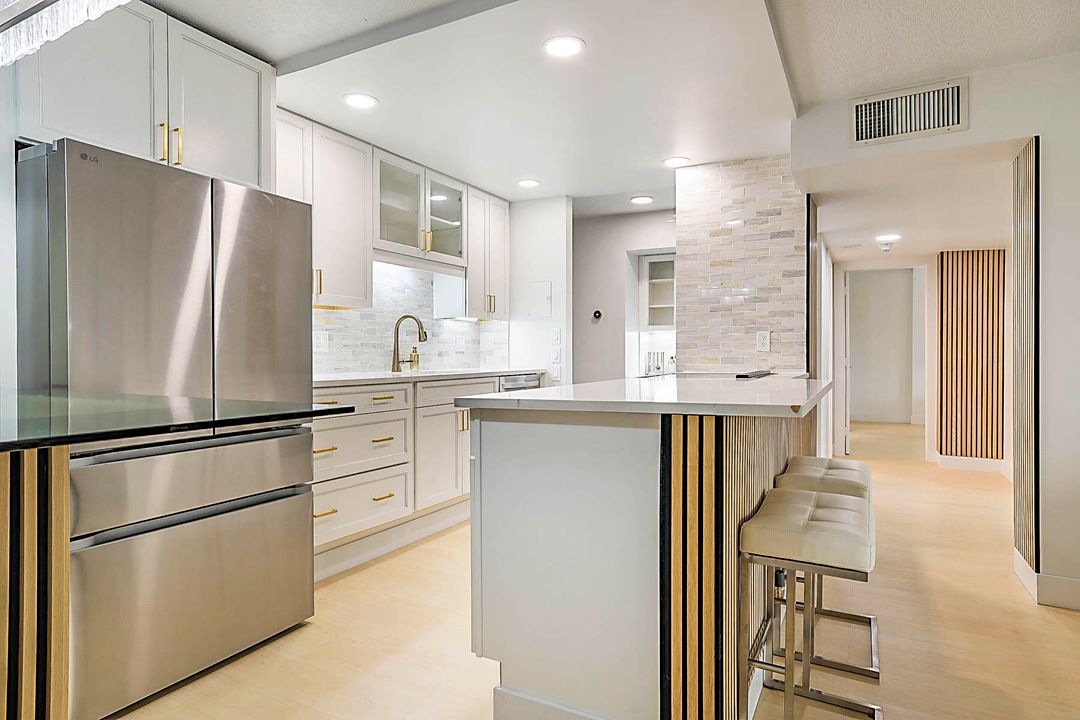 На продажу: $550,000 (2 спален, 2 ванн, 1031 Квадратных фут)