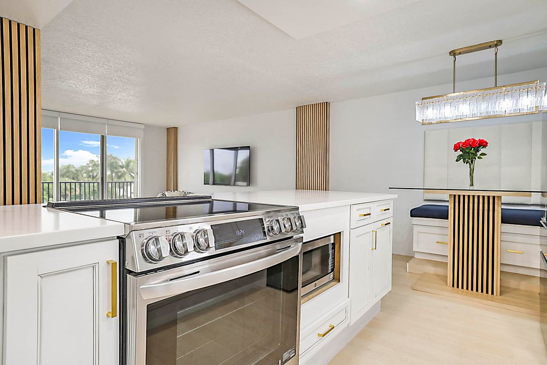 На продажу: $550,000 (2 спален, 2 ванн, 1031 Квадратных фут)